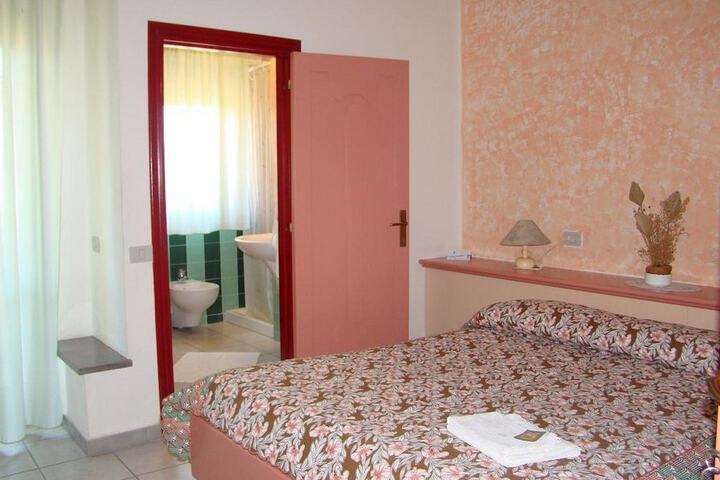 Room 10 of 21