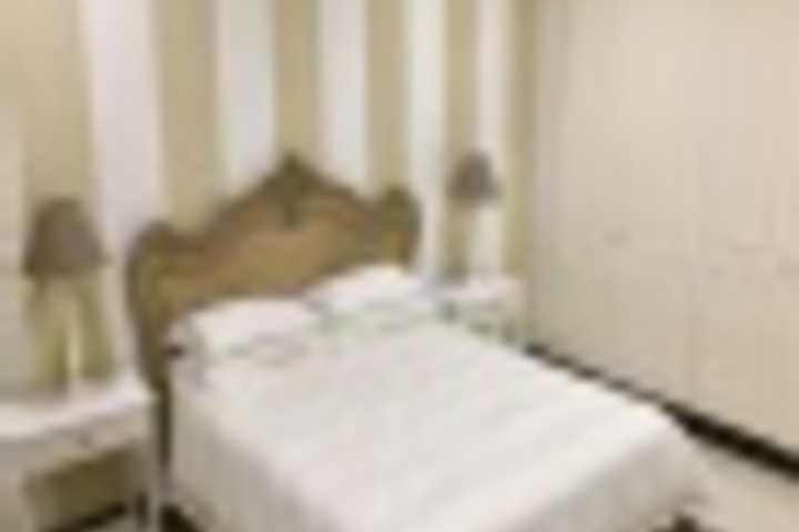Room 3 of 216