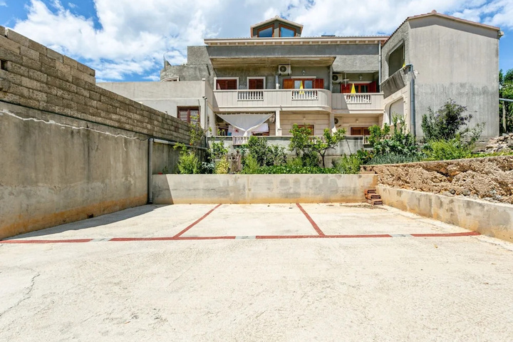 Cozy Holiday Home in Sumartin near Sea