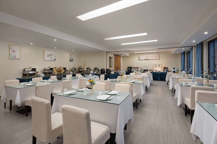 Dining 65 of 79