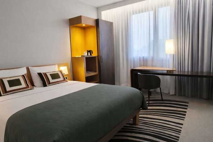 Room 13 of 72