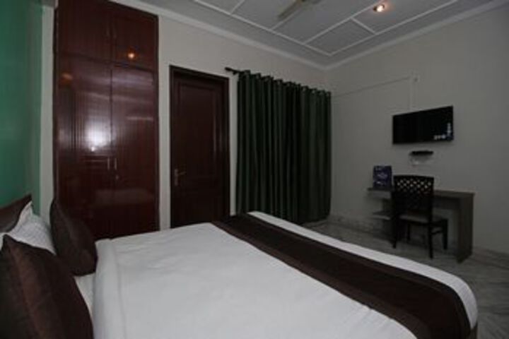 Room 10 of 21