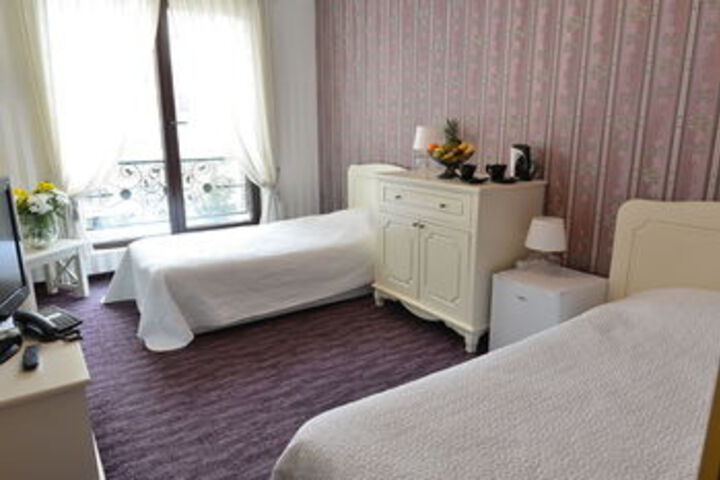 Room 14 of 48