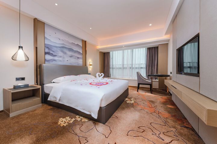 Room 32 of 83