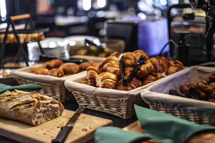 Breakfast/Coffee Service 82 of 163