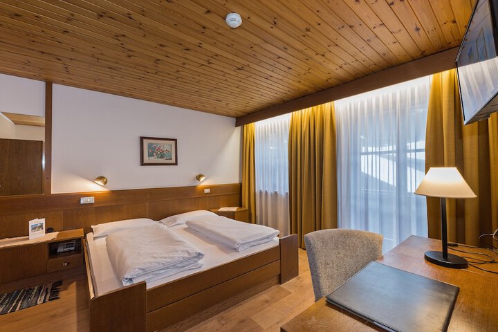 Room 6 of 38
