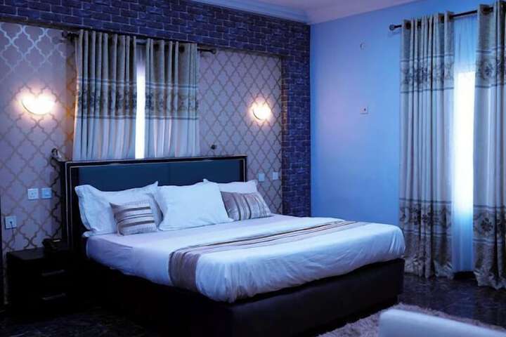 Room 9 of 31