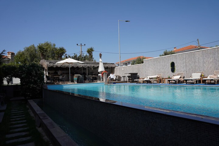 Pool 51 of 72