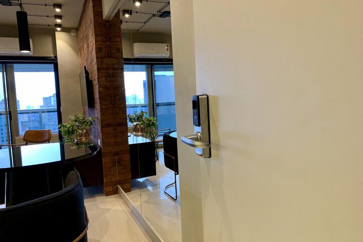 Room 28 of 34