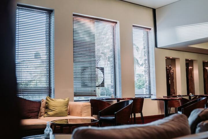 Lounge 49 of 68