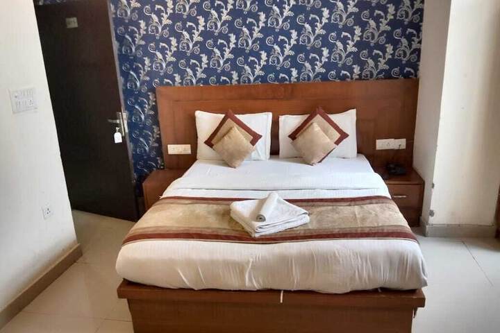 Room 29 of 77