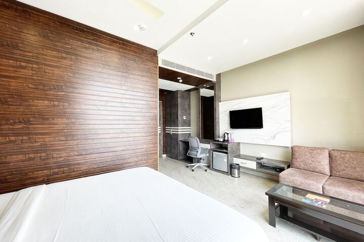 Room 36 of 100