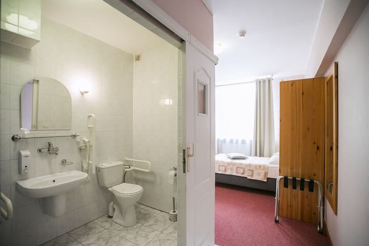 Room 35 of 73