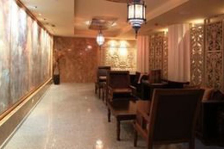 Lounge 15 of 28