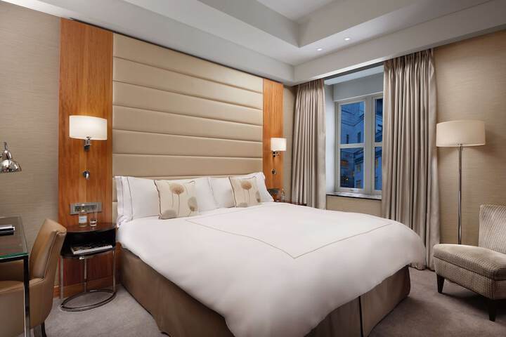 Room 10 of 112