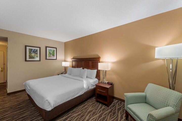 Room 25 of 41