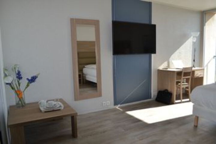 Room 12 of 25