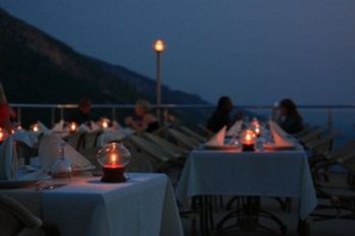 Dining 24 of 26