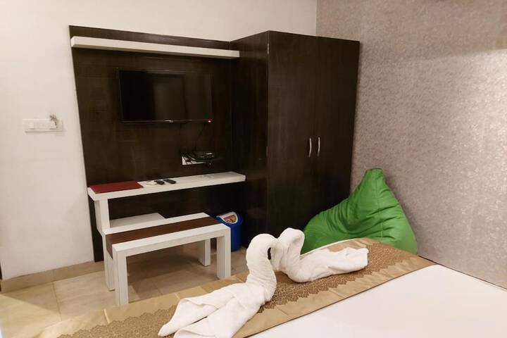 Room 10 of 28