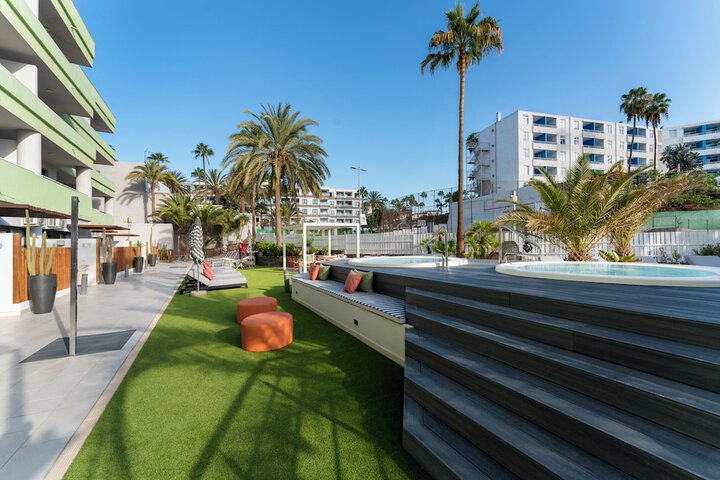 Pools & Facilities