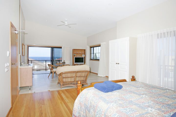 Room 3 of 35