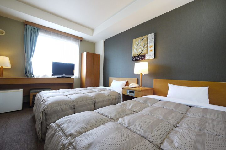 Room 3 of 27