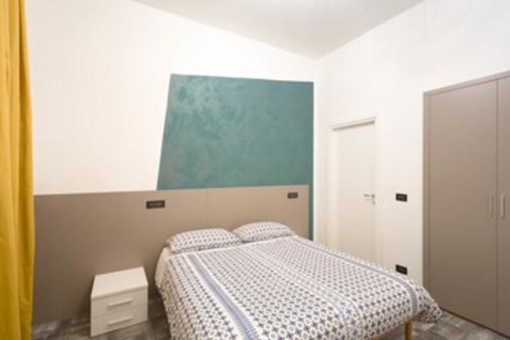 Room 25 of 38