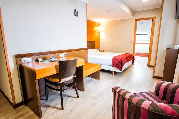 Room 3 of 52