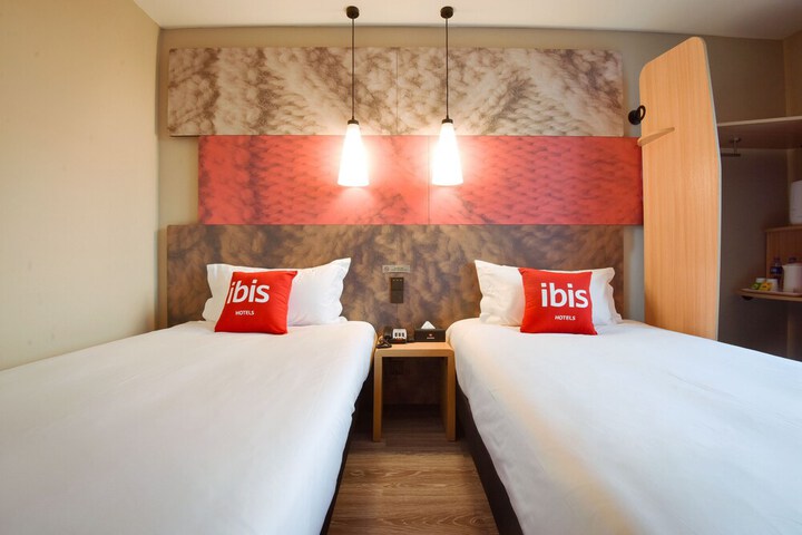 Room 13 of 24