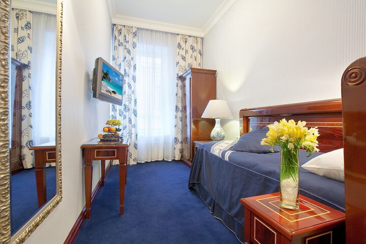 Room 21 of 172