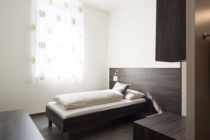 Room 37 of 60