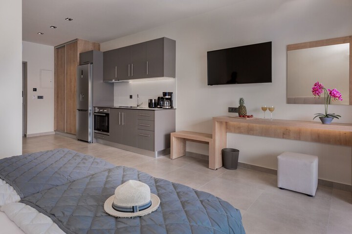 Room 2 of 10