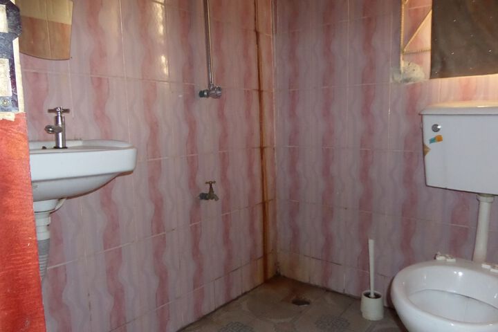 Room 7 of 8