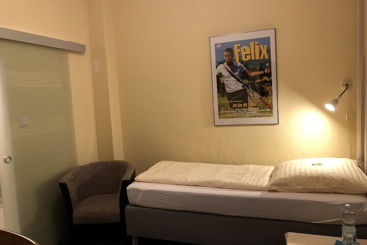 Room 5 of 28