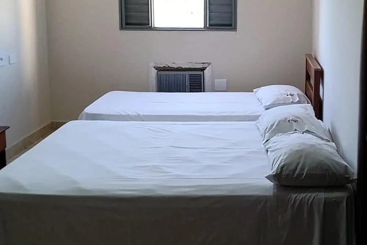 Room 4 of 16