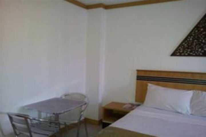 Room 11 of 14