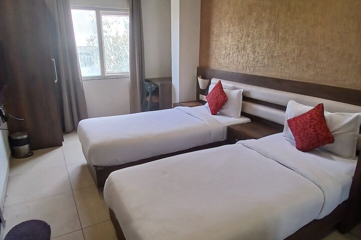 Room 33 of 64