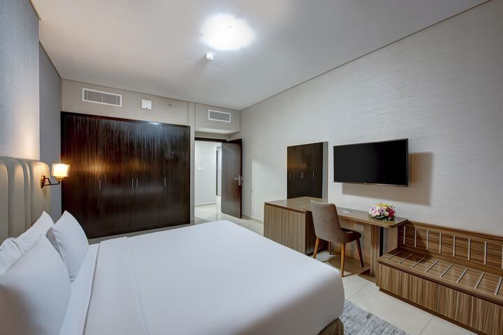 Room 25 of 77