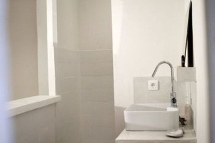 Room 6 of 24
