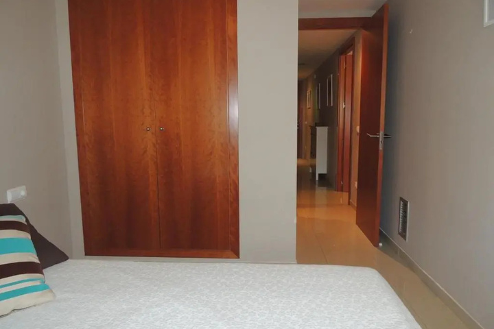 Room 5 of 16