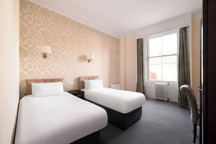 Room 34 of 60