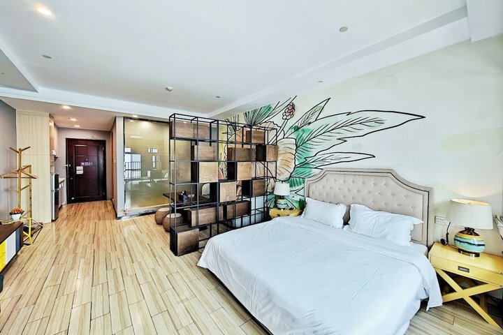 Room 8 of 30