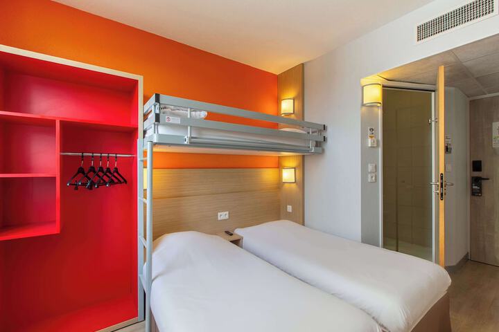 Room 18 of 49