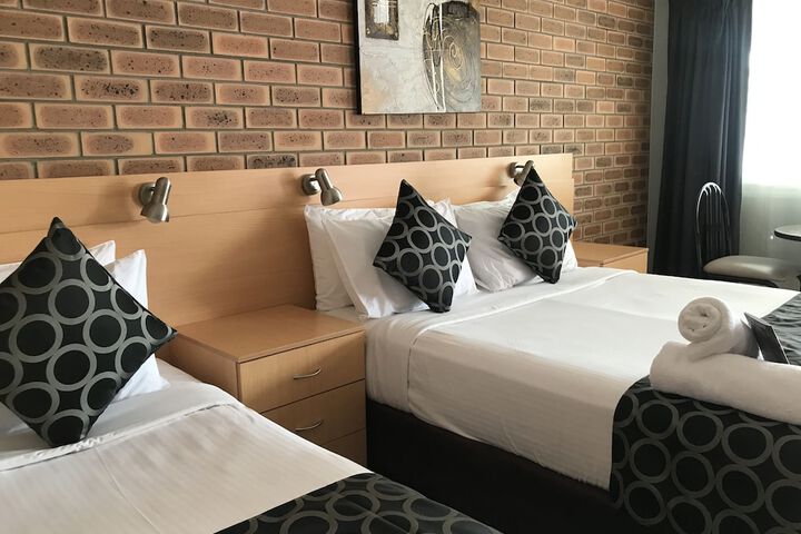 Room 104 of 152