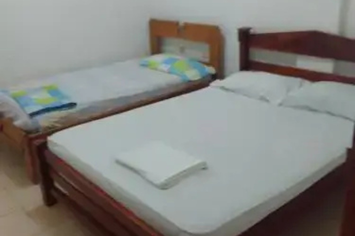 Room 8 of 12