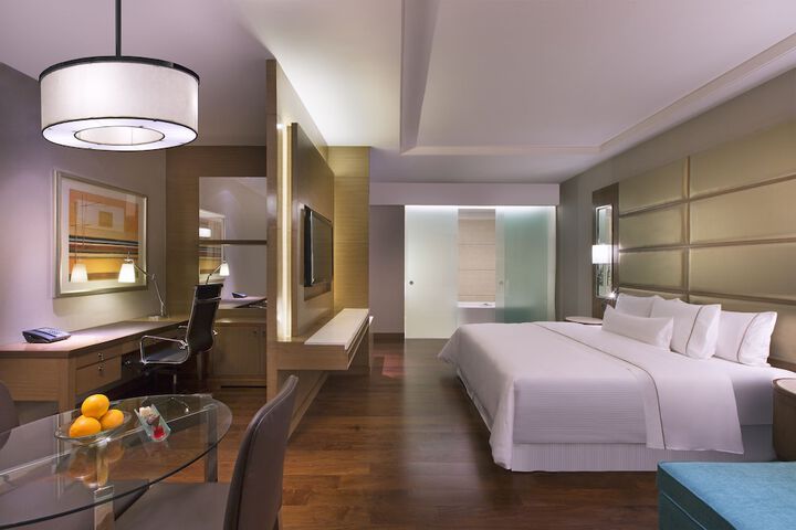 Room 10 of 85