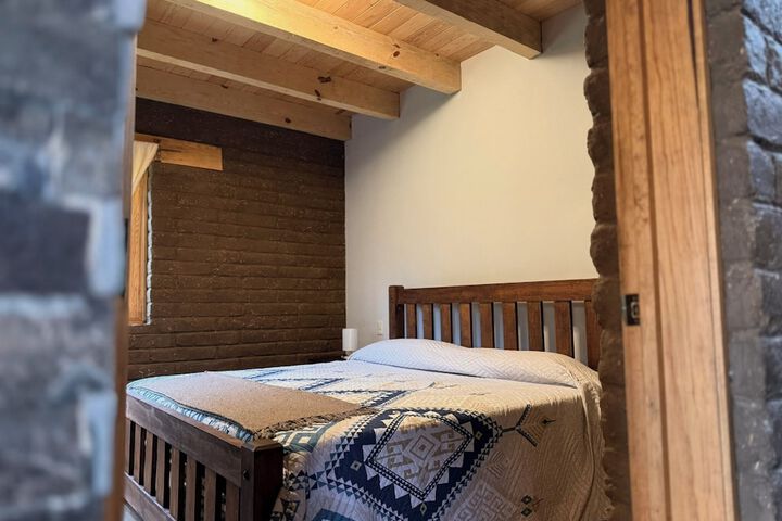 Room 25 of 220
