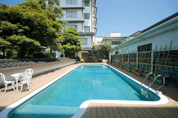Pools & Facilities