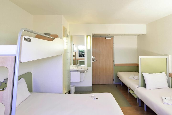 Room 35 of 68