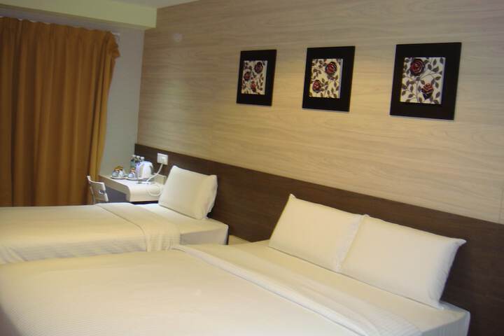 Room 6 of 14